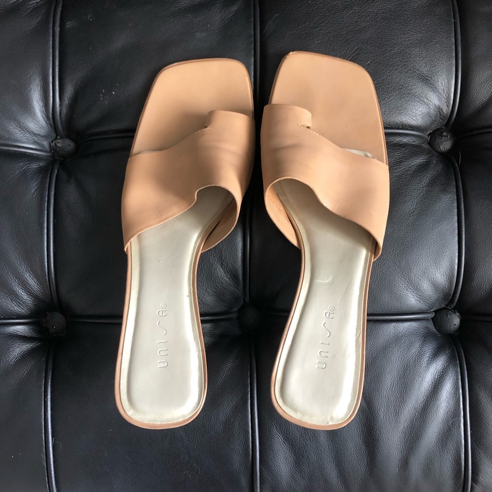 Unisa tan kitten heels small heel size 9.5 neutral